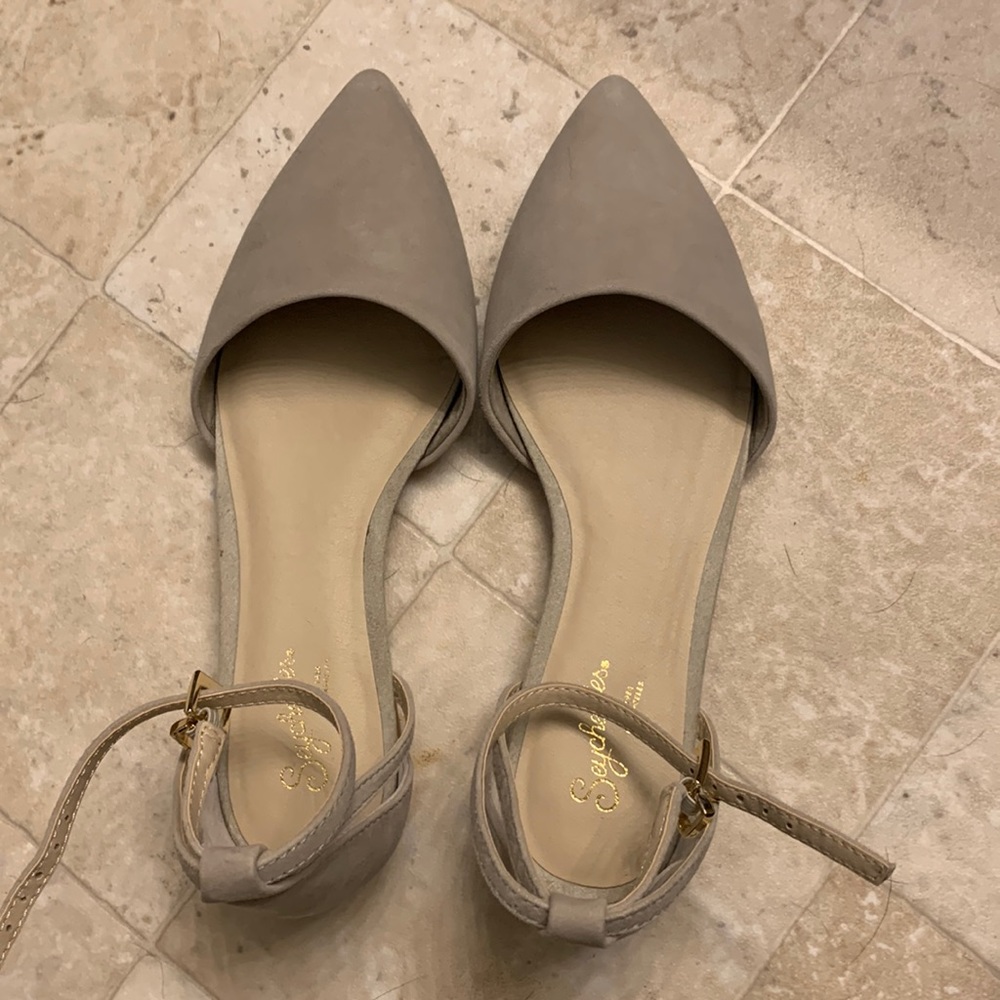 Pointed blush/tan flats